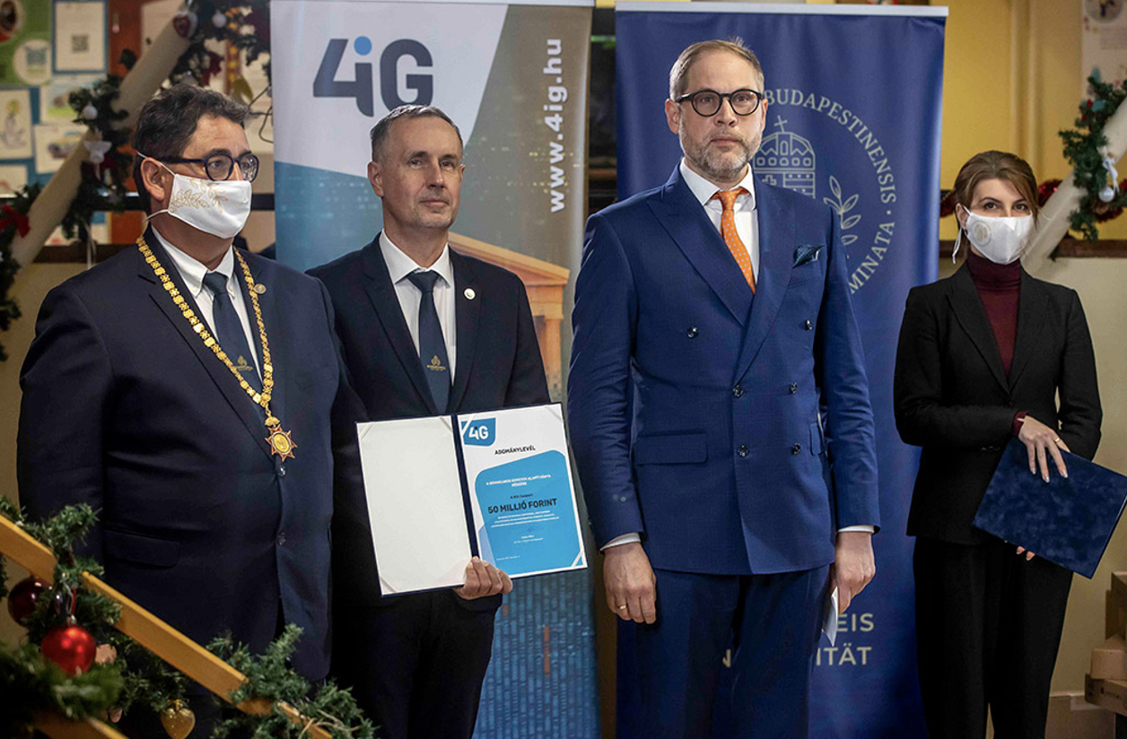 Karácsonyi adomány a Semmelweis Egyetem Gyermekgyógyászati Klinikájának