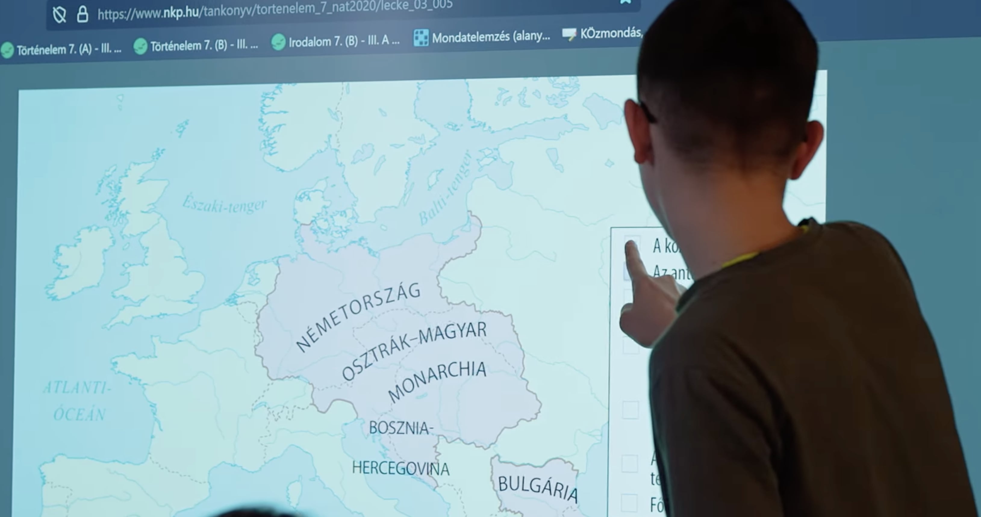 Interaktív kijelzők a gyengénlátó gyermekek támogatására