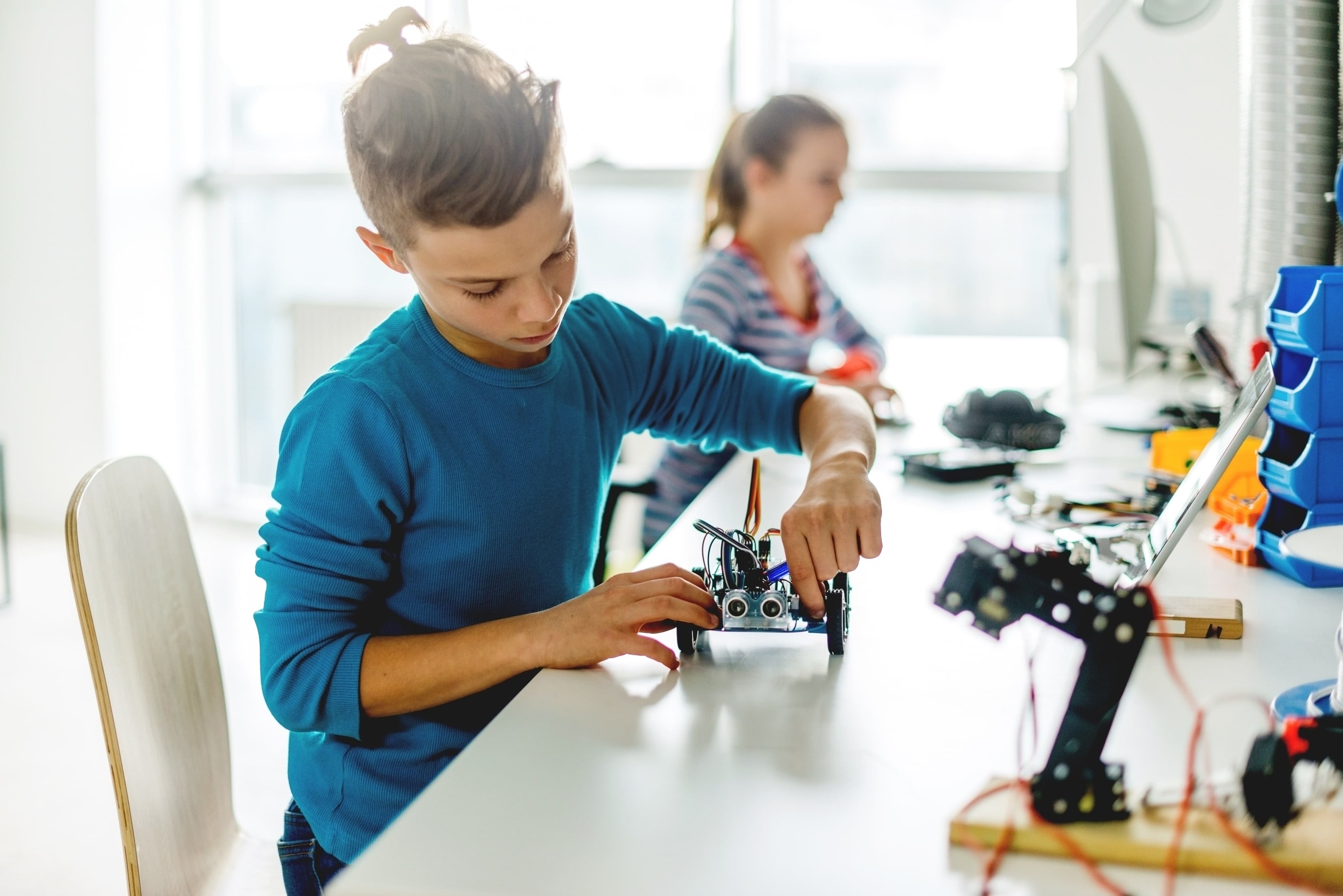 Utolsó esély a pályázatra: 220 ingyen laptop várja az iskolákat